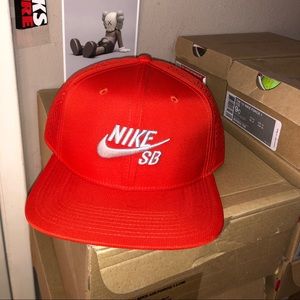 NIKE SB Trucker Perforated SnapBack Cap Hat Habanero Red 2017 New 629243-634
